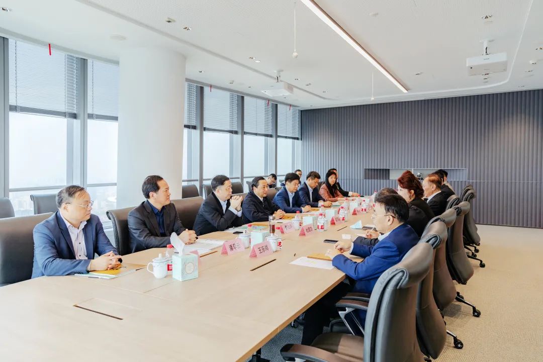 鎮(zhèn)江市委書記馬明龍一行參訪APP（中國）總部，就長三角一體化發(fā)展座談